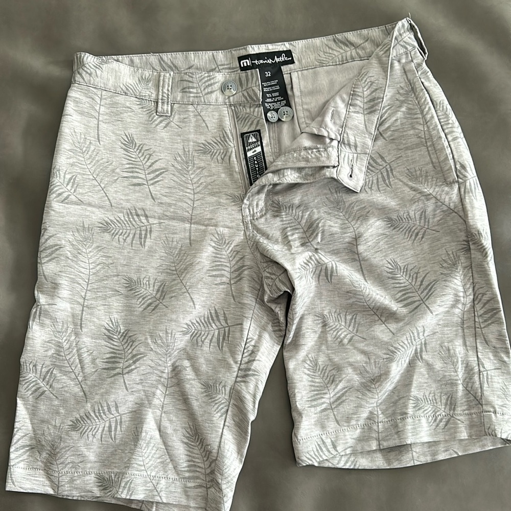 Travis Mathew Hybrid Shorts size 32